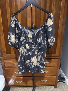 torrid Black Floral Puff-Sleeve Blouse with Cream and Light Blue Accents